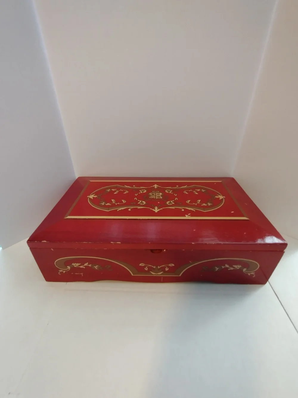 Princess Marcella Borghese Red Decorative Lacquered Trinket Box w/ Gold Accents